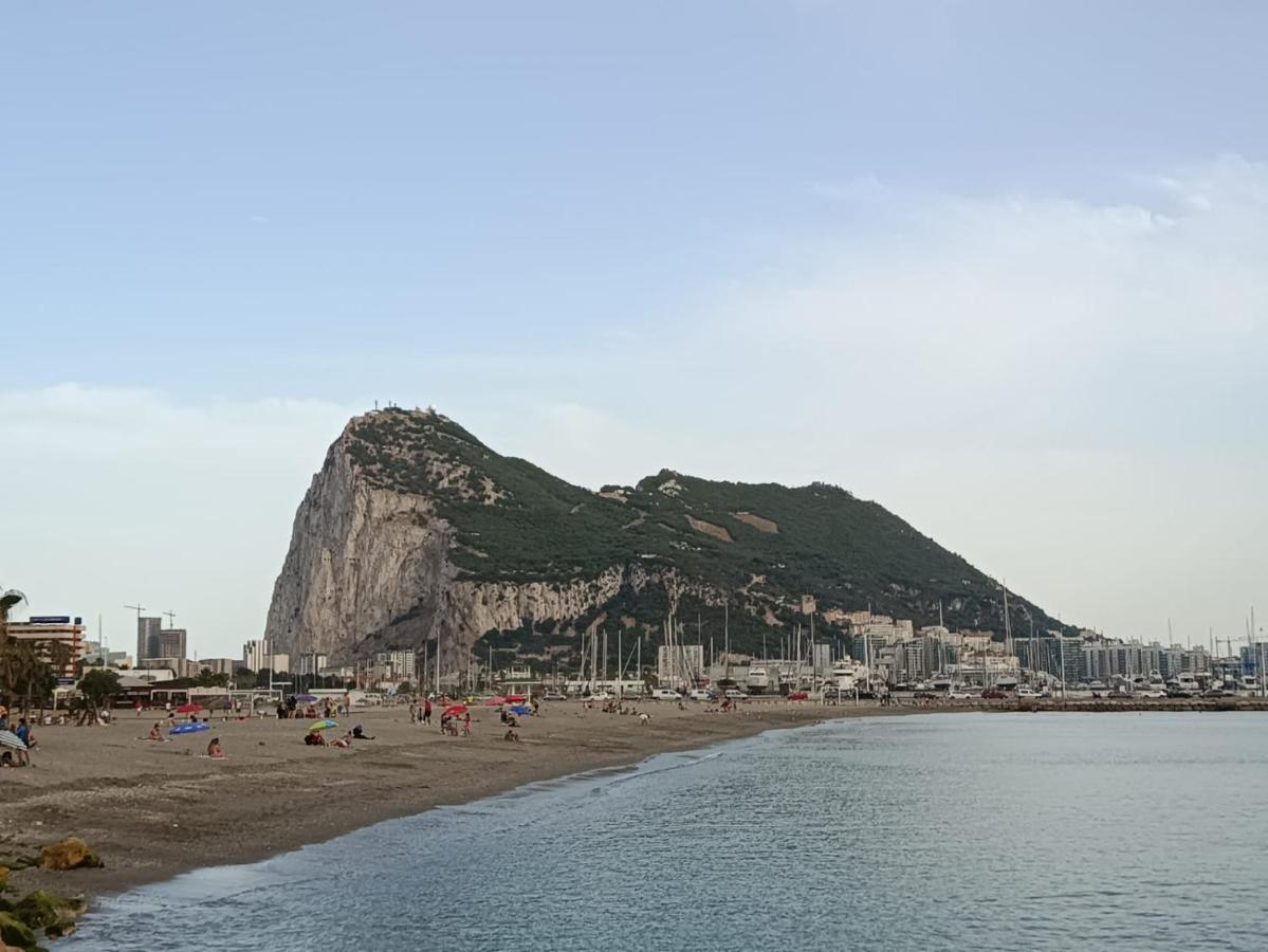 Vistas A 3 Paises Y 2 Continentes 1º Linea De Playa A 5 Minutos De Gibraltar Apartment La Línea de la Concepción Exterior foto