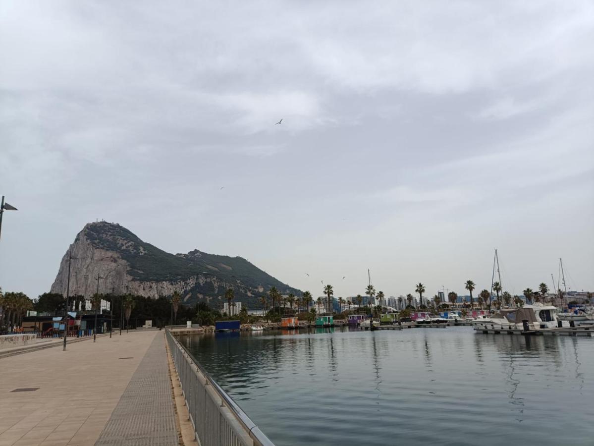 Vistas A 3 Paises Y 2 Continentes 1º Linea De Playa A 5 Minutos De Gibraltar Apartment La Línea de la Concepción Exterior foto